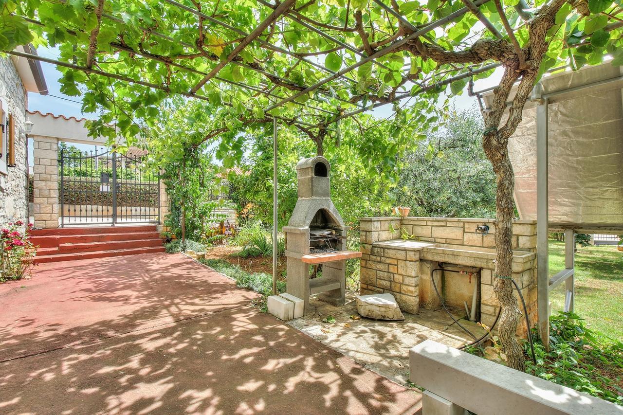 Nadia House With Apartments Zambratija  Exterior photo